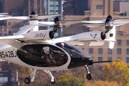 Elektrische luchttaxi maakt eerste vlucht boven de skyline van New York City