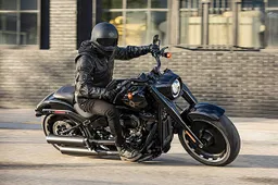 Harley Davidson viert 30e verjaardag met ‘blacked-out limited edition’ van Fatboy