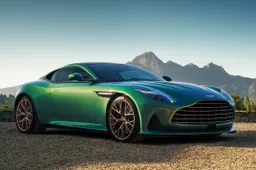 Dit is de nieuwe Aston Martin DB12, maar zoveel verandert er eigenlijk niet