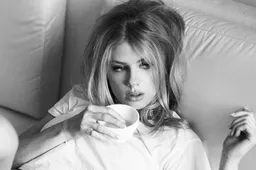 Charlotte McKinney laat zien waar topless voor staat