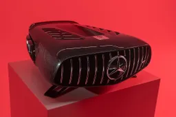 Mercedes-AMG werkt samen met iXOOST en brengt keiharde speaker in vorm van grille uit