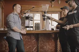 2 Chainz is terug en proeft de duurste koffie op aarde