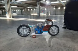 De Ghisarama is een klassieke Lamborghini gedreven Riva op een Harley Davidson