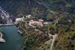 Het Spaanse dorp Salto de Castro is te koop voor €260.000