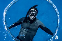 Topillusionist David Blaine verlegt zijn grenzen en overleeft 7 dagen onder water