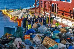 The Ocean Cleanup laat geweldig resultaat zien van nieuwe vangst