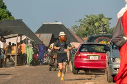 De Hardest Geezer loopt elke dag een marathon en rent door heel Afrika