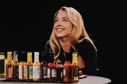 Sydney Sweeney on fire in Hot Ones: pittige vragen en hete chicken wings