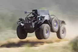 De Toyo Tires 'Ferret' is een bizar snel militair voertuig met grappling hook