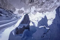 Waaghals uit Oostenrijk beklimt als allereerste deze berg van 7000 meter in Nepal