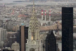 Chrysler Building in New York staat te koop