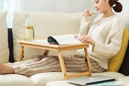 Zit je thuis en moet je doorwerken? De laptoptafel maakt jouw thuiswerkdag een stuk comfortabeler