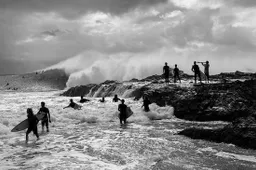Australische Gold Coast wordt overspoeld door surfers