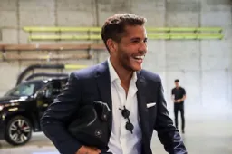 Voetballer Jonathan Dos Santos gooit per ongeluk naaktfoto van model online