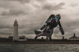 Deze 340.000 dollar kostende jetpack past met gemak in twee rolkoffers