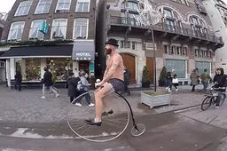A-dam Underwear laat zien hoe je als een echte gentleman door Amsterdam fietst