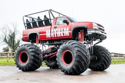 Deze achtpersoons monstertruck kan jouw nieuwe gezinsauto worden