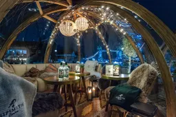 Goals: je kan dineren in een iglo tegenover de Tower Bridge in Londen