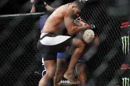 Alistair Overeem sloopte zaterdagavond Mark Hunt met kiezelhard knietje