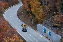 Coureurs Loeb en Hanse scheuren over het legendarische Alpe d’Huez parcours