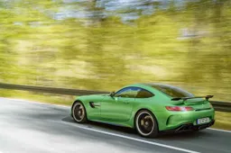 Mercedes showt gifgroene Mercedes AMG GT R