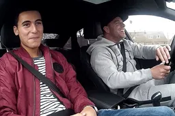 Andy van der Meijde cruiset rondjes met El Ghazi en het is lachen