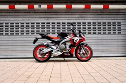 Aprilia Tuono 660 combineert Italiaanse schoonheid, comfort, snelheid en fun