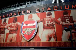 Arsenal maakt krachtig statement door in een bijzonder tenue te spelen