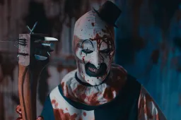 De moordlustige clown uit Terrifier 2 zorgt voor kotsende en flauwvallende bezoekers