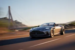 De gloednieuwe Aston Martin DB12 Volante is een elegante klasbak met open dak