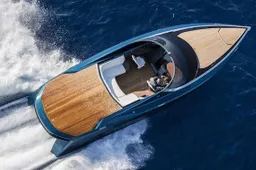 Uitgebreid binnen kijken in het $2 miljoen kostende jacht van Aston Martin