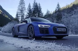 Geweldige beelden van de knallende Audi R8 V10 Spyder door de Alpen