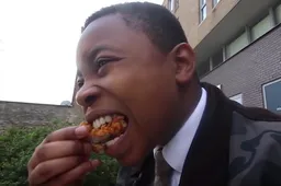 Dit kereltje doet de grappigste fastfood reviews die je ooit gezien hebt