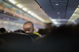 Japan Airlines heeft iets verzonnen waardoor je nooit meer last hebt van baby’s in het vliegtuig.