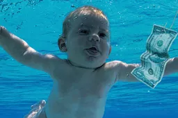 Baby van iconische Nirvana cover klaagt de band 30 jaar later aan