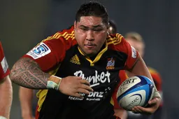 Ben Tameifuna is beestachtige rugbyspeler van 142 kilo