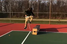 Blinde skateboarder laat zich nergens door tegenhouden en landt zieke tricks