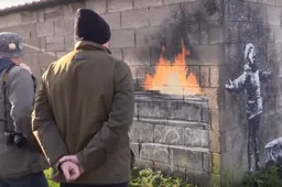 Banksy schildert kerstboodschap op een doodnormale garage