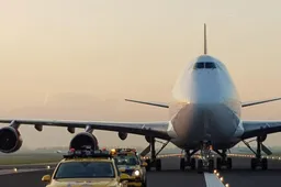 De verhuizing van Corendon's Boeing 747 levert spectaculaire foto's op