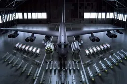 De B-52 bommenwerper kan meer dan 31 ton aan wapens meenemen