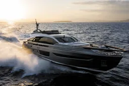 De Azimut Grandes 10 of de Black Pearl? Kijken wat Sparrows kompas zegt