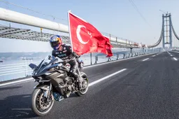Kenan Sofuoglo breekt het snelheidsrecord met de Kawasaki Ninja H2R