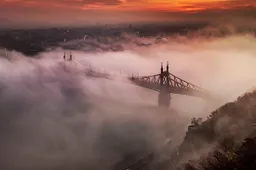 Indrukwekkende foto's van Budapest in de mist