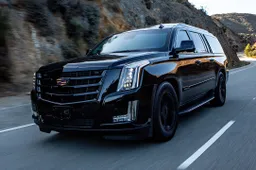 Deze brute Cadillac Escalade is met recht een tank op wielen