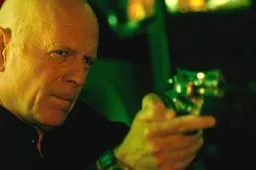 Moordlustige Bruce Willis schopt kont in Precious Cargo