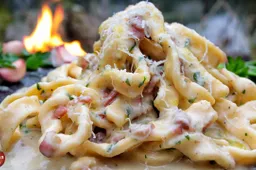 Dit is de sappigste pasta carbonara die je ooit hebt gezien