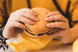 Webshop verkoopt geurkaarsen met cheeseburger-geur