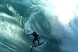 Deze haarscherpe surfvideo is echt dope