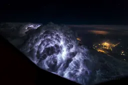 23 adembenemende foto's vanuit de cockpit van een Boeing 747