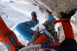 Twee klimmers laten in de Himalaya zien hoe belachelijk eng de klimsport kan zijn